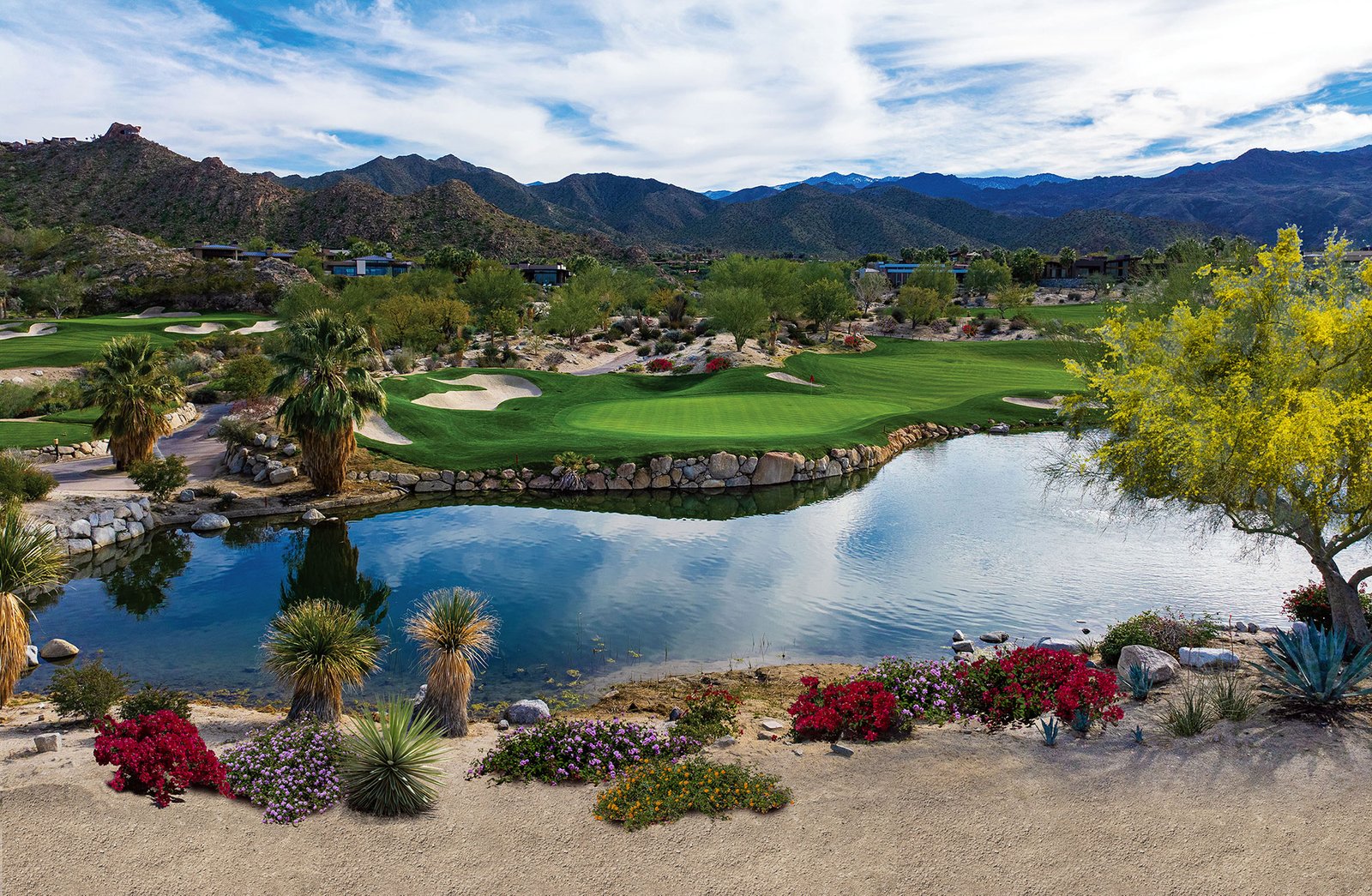Luxury golf community in Palm Desert California with mountain views