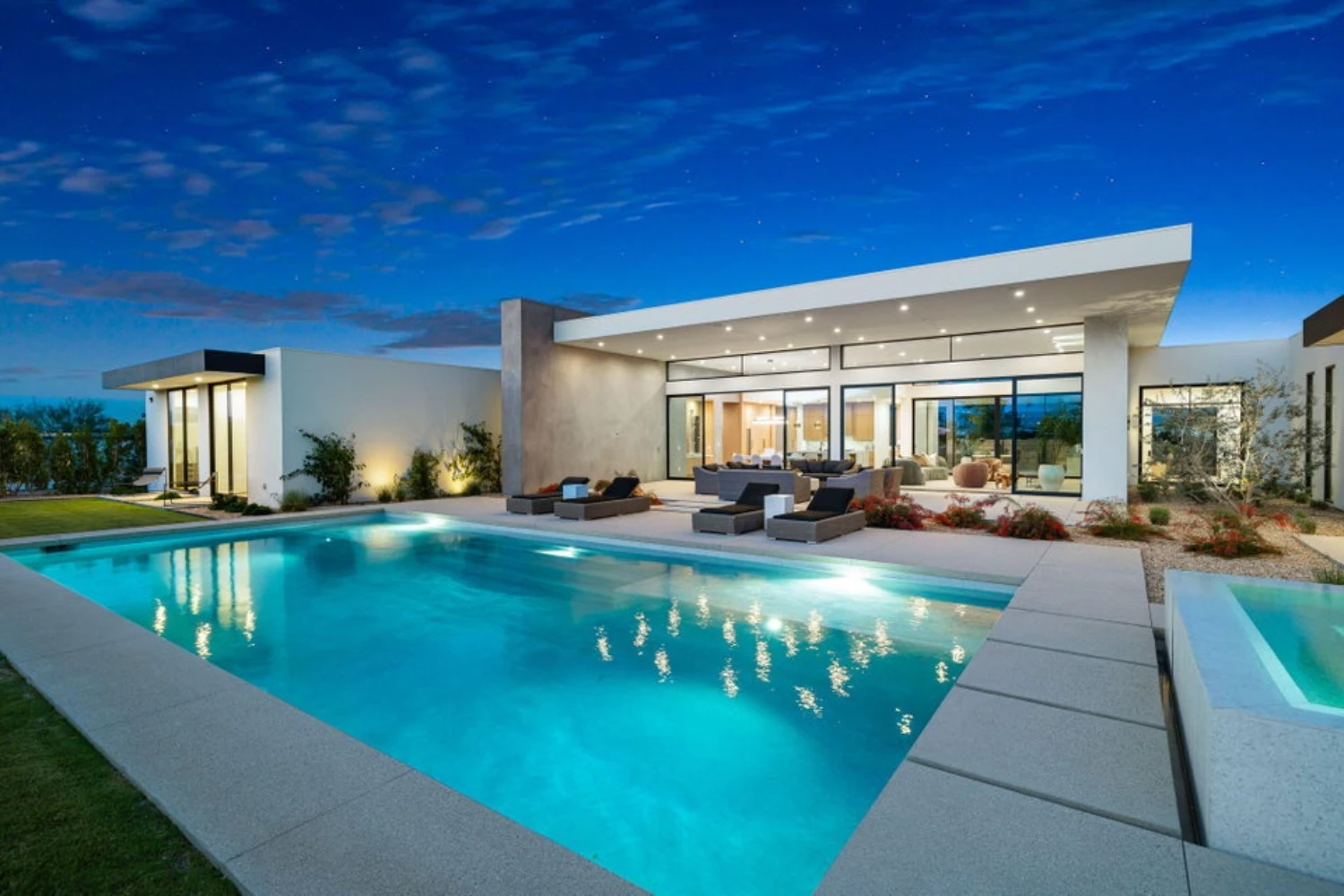 Modern luxury home with swimming pool in Rancho Mirage, California